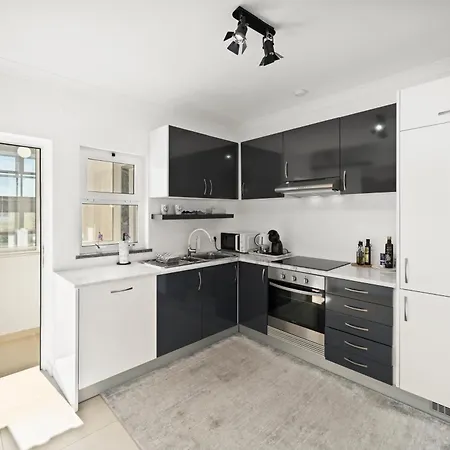 Prime Located Penthouse W Seaview 포티마오