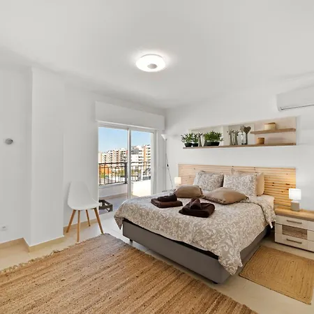 Prime Located Penthouse W Seaview 포티마오